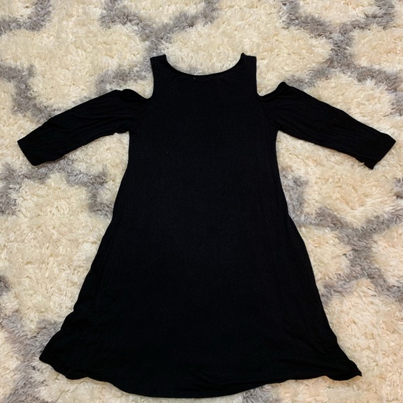 Black Cold Shoulder Dress (Heart & Hips) - Picture 5 of 6